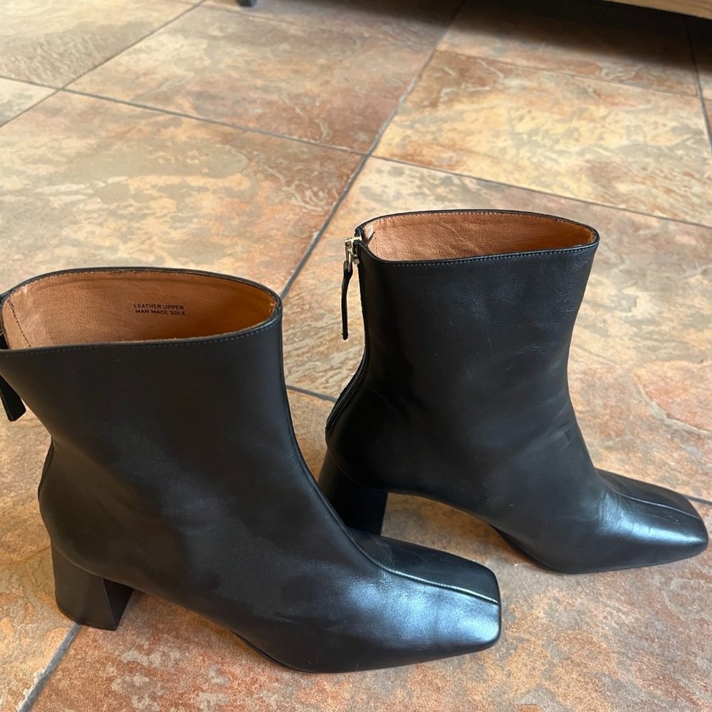 NWOT Black Leather Square Toe Heeled Boot, made in Spain size 41